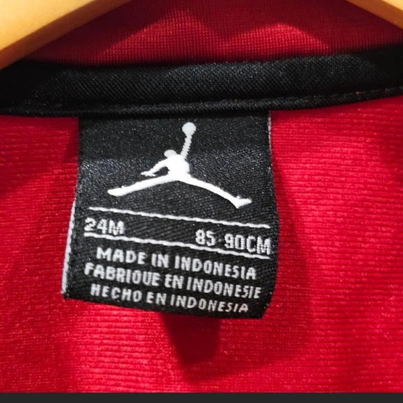 NIKE AIR JORDAN 24M KIDS RED & BLACK ZIP UP JACKET. - Picture 5 of 7